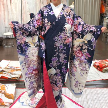 シルエットが美しい濃紺色打掛