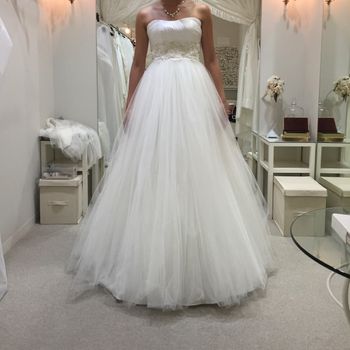 春婚やガーデンに似合いそうな可愛らしい雰囲気