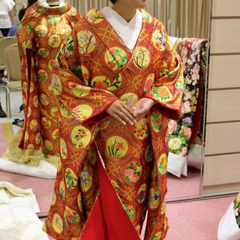 個性的な柄がかわいいオレンジ色打掛