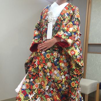 総刺繍のとても豪華な打掛