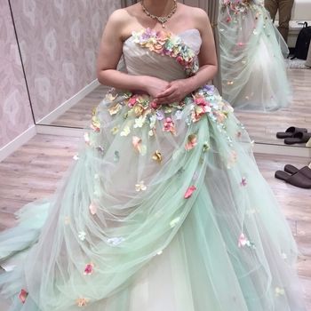 妖精のようなお花のふんわりグリーンドレス