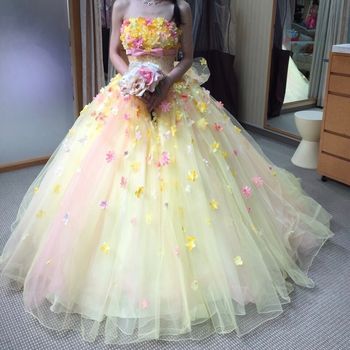 お花がいっぱいついたプリンセスドレス