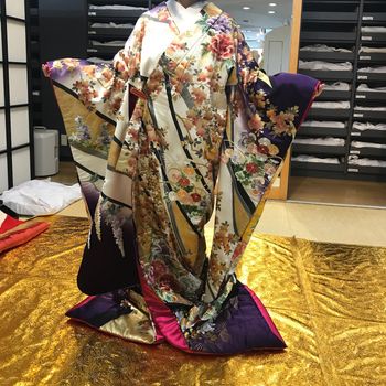 華やかな紫色の色打掛