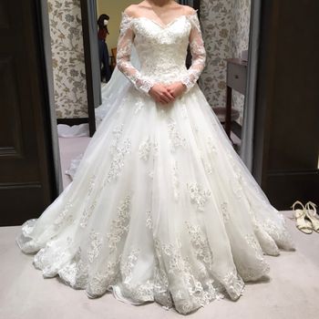 クラシカルなロングスリーブドレス