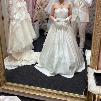 シンプルで綺麗なドレス