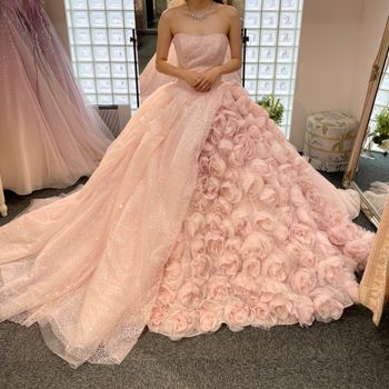 ボリュームたっぷりのプリンセスドレス