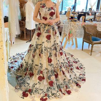 オシャレすぎる薔薇のウェディングドレス