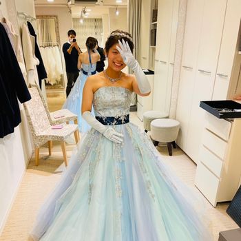 水色の爽やかなドレス！紫と水色の配色