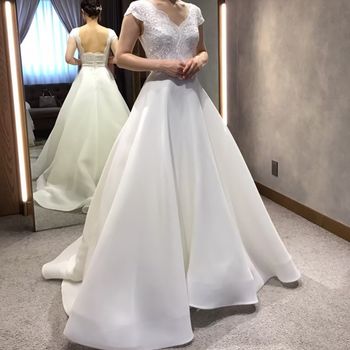 オフショルダーのAラインドレス