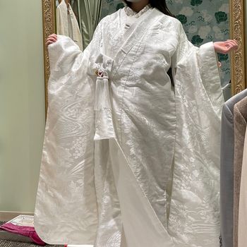 鶴のいない白無垢！お花や植物のみで可愛らしいデザイン！