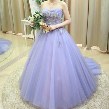 美しいラベンダー色のドレス
