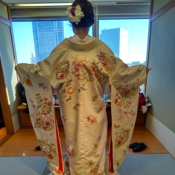 古典的な白ベースの色打掛