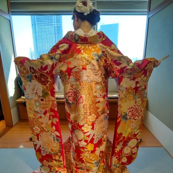 華やかな赤の色打掛