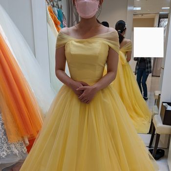 綺麗な黄色のドレス