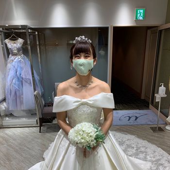 ゴージャスかつ格式高いドレス