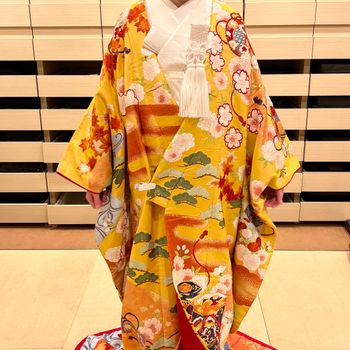 華やかであまり被らない色味