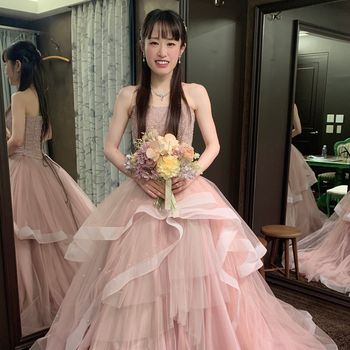 女の子の憧れのピンクのキラキラなプリンセスラインドレス