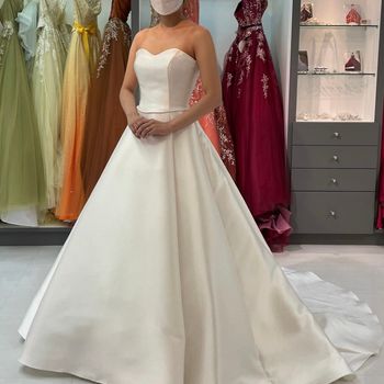 シンプルとキュートを兼ね備えたドレス