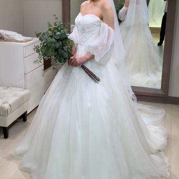 大人っぽいけど女性らしいふんわりドレス