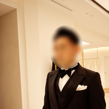 ピークドラペルの黒タキシード