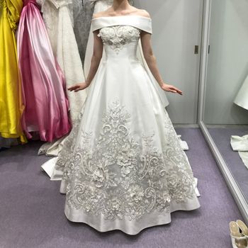 お花の立体感が素敵なドレス