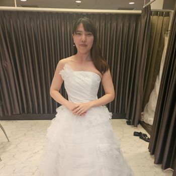 お花が施されたウェディングドレス