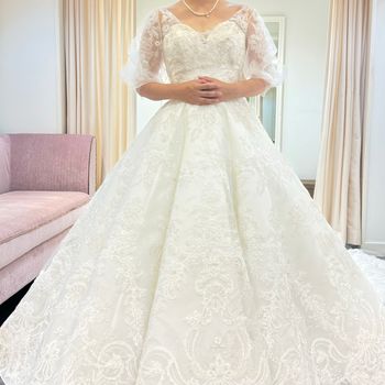 お城のような洋館にも合いそうな、プリンセスドレス