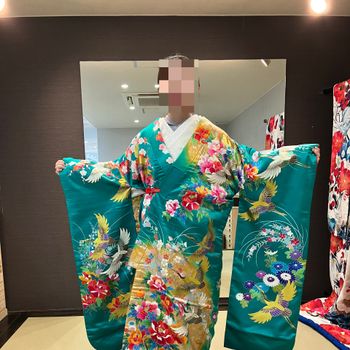 みずみずしい鮮やかなコバルトブルー色打掛