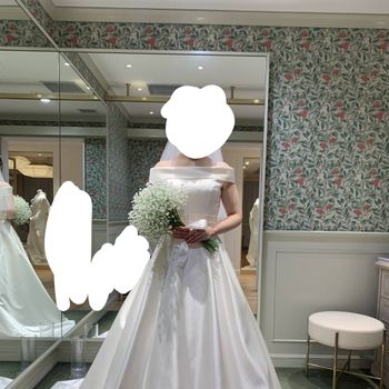 シンプルだけど洗練されたドレス