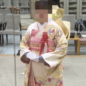 ゴージャスな刺繍の引振袖
