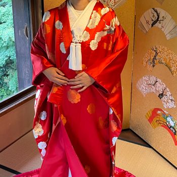 鶴の刺繍が印象的な色打掛