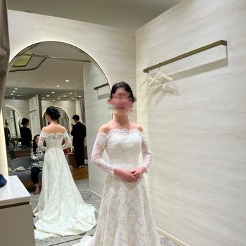 上品なレースのドレス