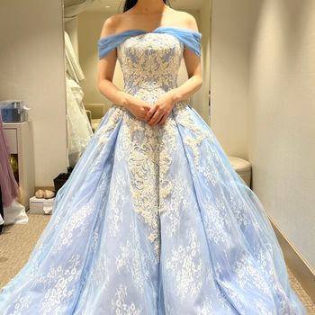 シンデレラ風のブルーの素敵なドレス