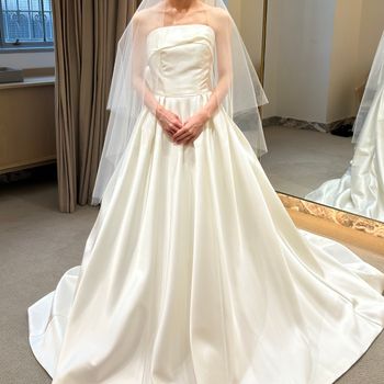 後ろのリボンが可愛いドレス
