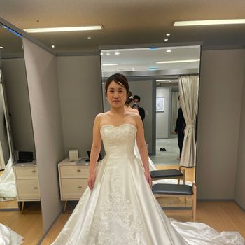 高級感がありロングトレーンが印象的