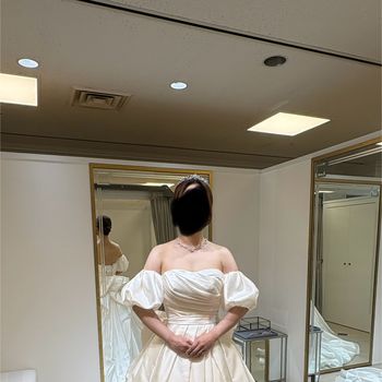 パフスリーブでキュート感もある