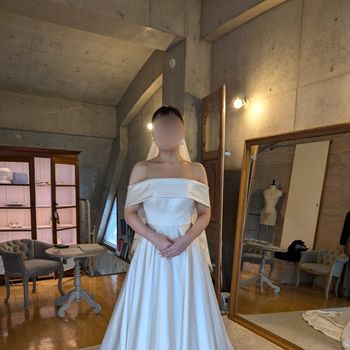 上質でクラシカルなドレス