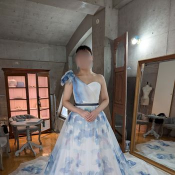 ふんわりとした質感が素敵な品のあるドレス