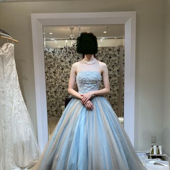ベージュのチュールが決め手のドレス