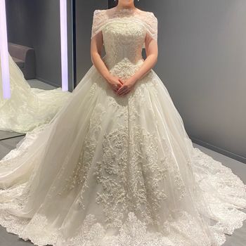 プリンセス感があるシルエットが綺麗なウェディングドレス