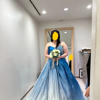 ブルー基調でラメが綺麗に入っていて素敵