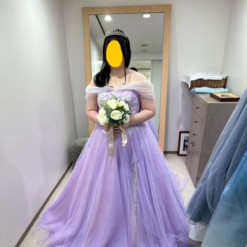 柔らかいパープルの素敵なドレス