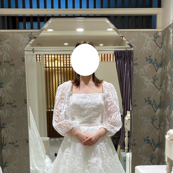 バルーン袖が可愛いドレス