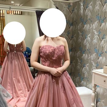 くすみカラーが可愛いドレス