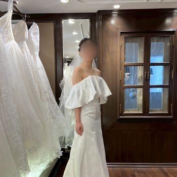 シンプルだけど大胆ドレス