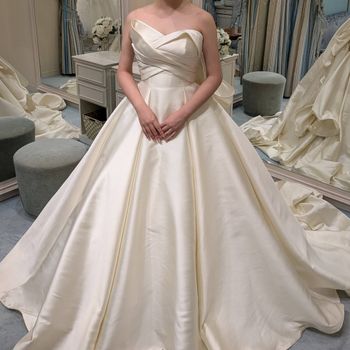 シルク素材の高級感ドレス