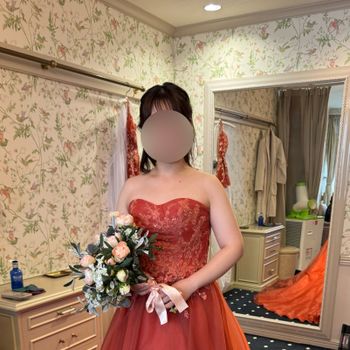 明るく華やかな秋ドレス