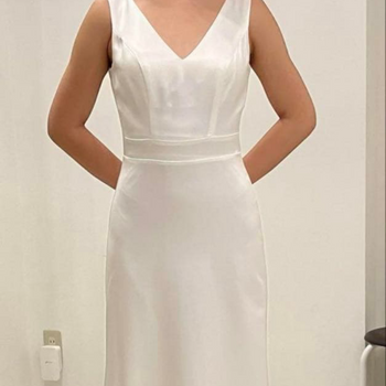 骨格ストレートのためのサテンスレンダードレス