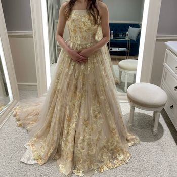 他とは被らないカラードレス