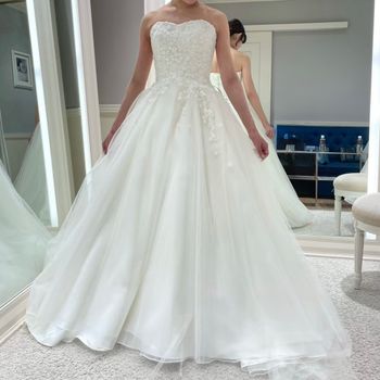 披露宴で雰囲気も変わる2wayドレス